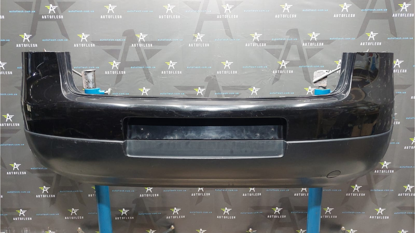 Бампер задний 1K6807417, 1K6807521 Volkswagen Golf 5 гольф 5 хэтчбек бу